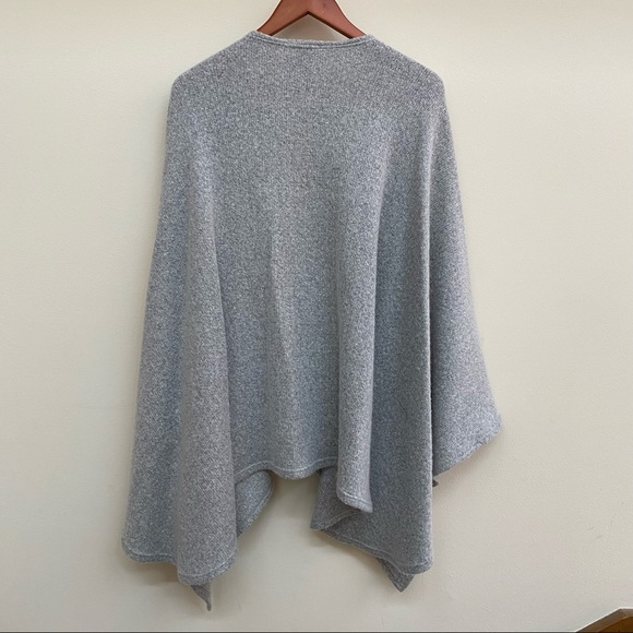 Ingrid & Isabel Maternity Poncho Shrug - Picture 5 of 5